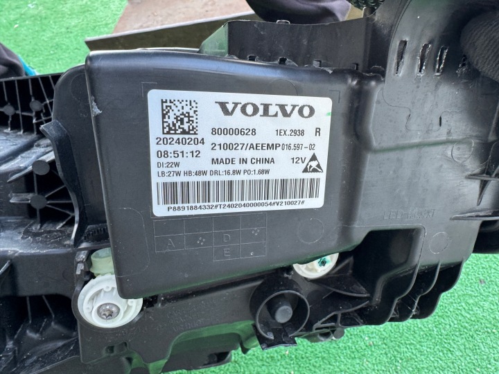 фото №12, Volvo ex-30 повний led фара права 80000628