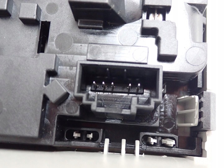 фото №11, Лампа интерьера кабины бардачок sos 6va868837 skoda fabia iv 6va 22r