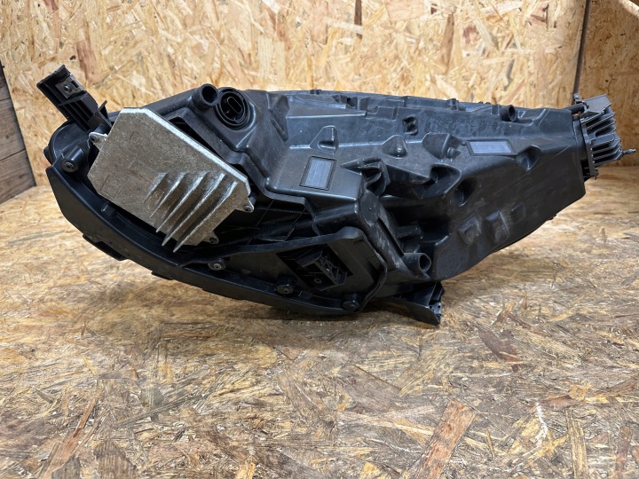фото №9, Tesla 3 повний led права фара передня 1077376-00-c європа