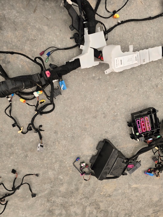 фото №10, Audi q7 15- установка жгут кабины