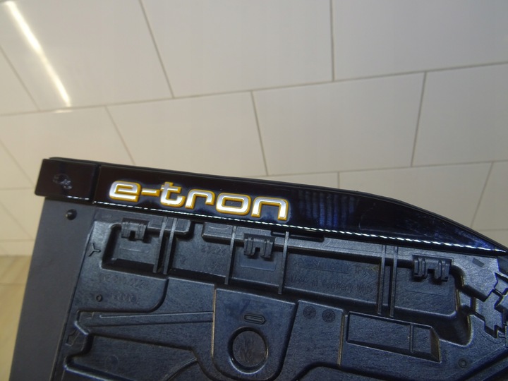 фото №9, Audi e-tron гнездо крышка зарядки 4ke810002b llu