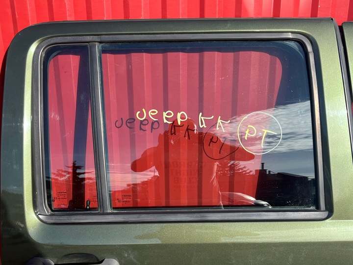 фото №1, Jeep cherokee liberty kk стекло дверь правый зад оригинал