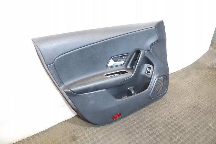 фото №1, Боковина обивка дверь левый перед cla ii c118 w118