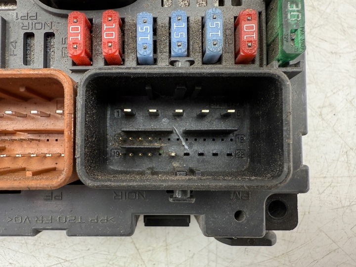 фото №4, Citroen c4 i 2007 рамка / модуль запобіжників