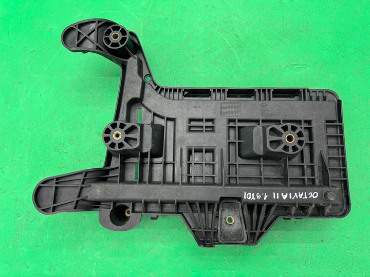 фото №6, Основание корпус акумулятора 1k0915333c skoda octavia ii 2 04-