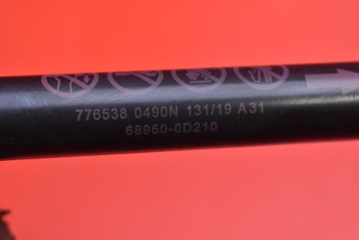 фото №8, Амортизатор приводи кришки 68950-0d210 toyota yaris 3 iii 5d hb рестайлінг 17-19