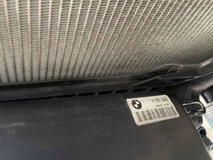 фото №9, Bmw x3 e83 радиаторов воды климат бачок бензин n52 комплект радиатор