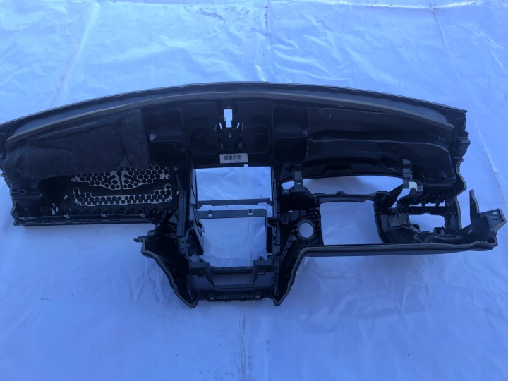 фото №5, Mercedes w204 консоль капот торпедо подушка европа