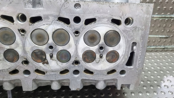 фото №12, Головка двигуна кришка 9641752610 ford focus mk2 c-max mk1 2.0 tdci 136 km