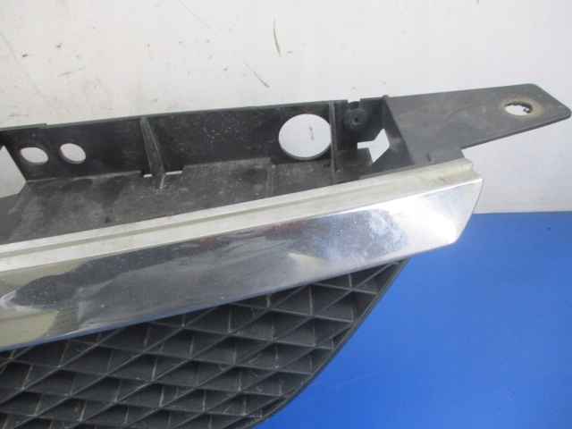 фото №4, Mazda 323 bj рестайлинг значок решётка решётка радиатора b30k5071x