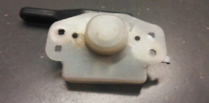 фото №5, Nissan micra k11 рычаг задней крышки топлива