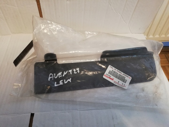 фото №1, Avensis t27 08-18 бризковик спойлер підкрилок перед лівий