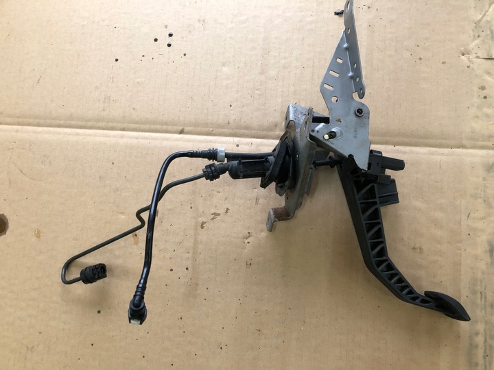 фото №1, Педаль сцепления пружина volvo v50 2007-2012 4n51-7b633-en 109 km