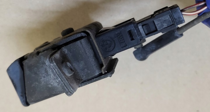 фото №10, Замок задньої кришки багажника зад штекер bmw 5 e34 sedan оригінальний номер