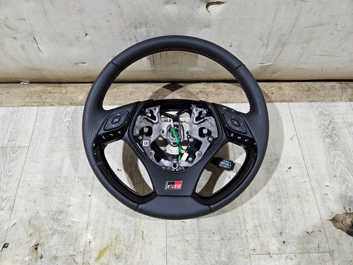 фото №1, Toyota c-hr gr chr gr кермо шкіра