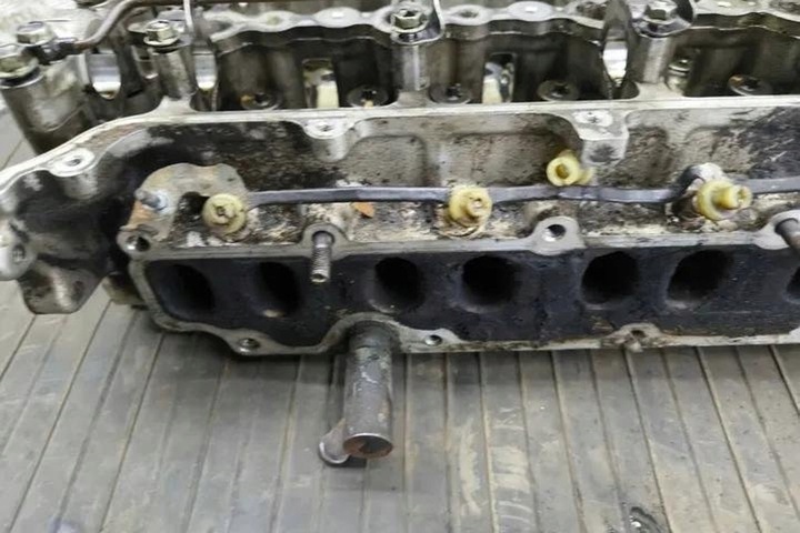 фото №11, Головка двигуна toyota corolla verso _e12_ 42a25004 2.2l дизель 66kw 2006