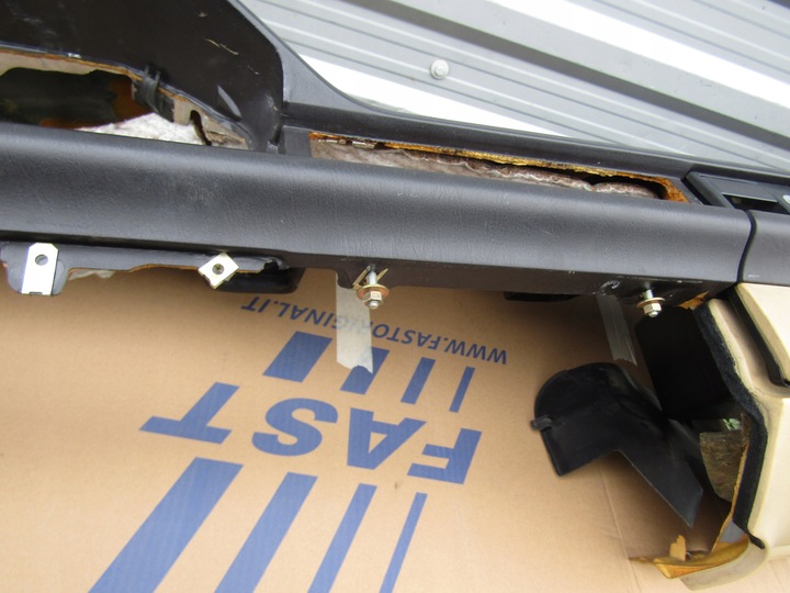 фото №11, 1 mercedes w124 85-89 узкая планка панель раздаточная кремовые бежевый салон