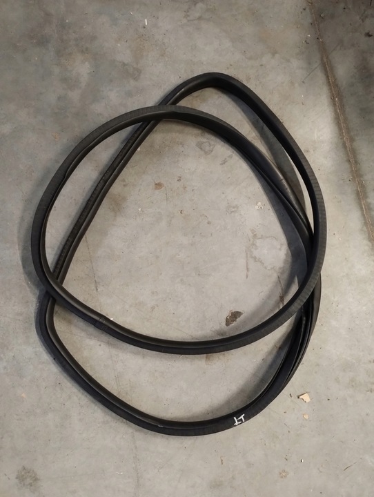 фото №1, Jeep grand cherokee wk2 прокладка дверь зад левая правая