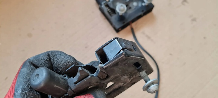 фото №3, A6 c7 4g рестайлінг s6 замок капота перед 4g0823509c s7 4g a7