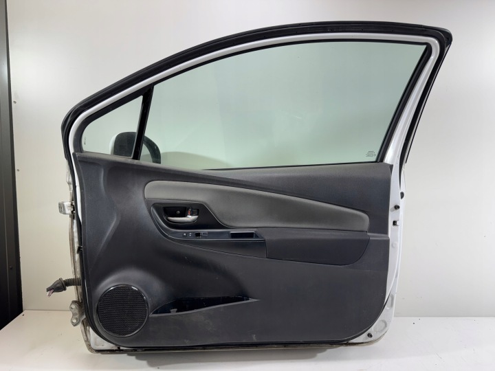 фото №16, Двері праві перед toyota yaris iii 3 2011- версія 3 дверна