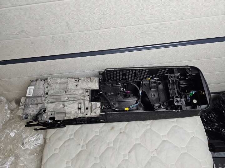 фото №8, Тунель середній домкрат панель зміни кпп / коробка передач ручка підлокітник volvo v90 eur