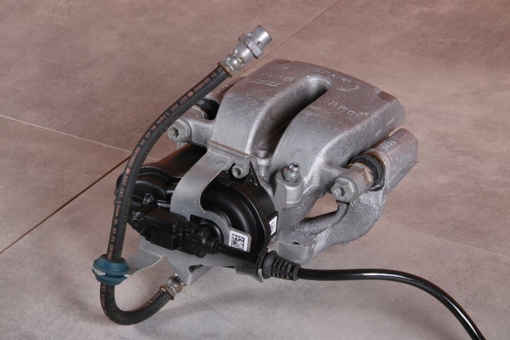 фото №7, Bmw g01 g30 g31 суппорт тормозной правые задний зад 6870576 42/20/330 25 km !!