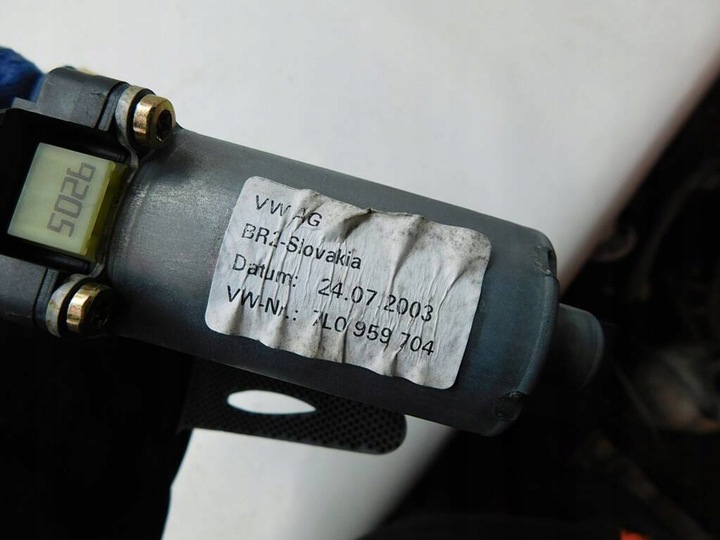 фото №10, Porsche cayenne i 03-10 двигунчик скла правий зад