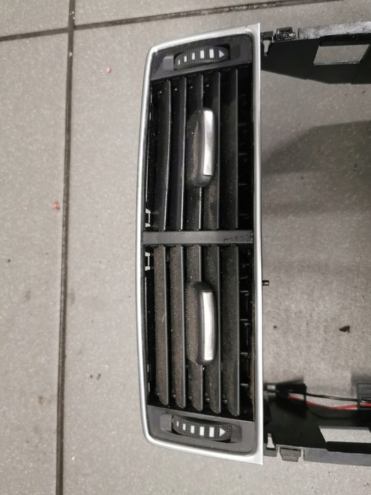 фото №5, Решётка воздуховод зад audi a8 d3 4e0819203b