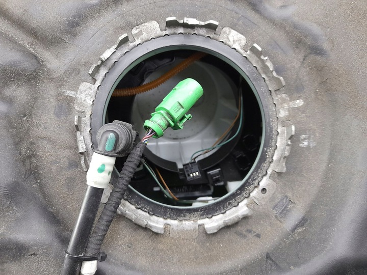 фото №7, Audi a4 s4 b9 8w0201021cq з задній бак пального