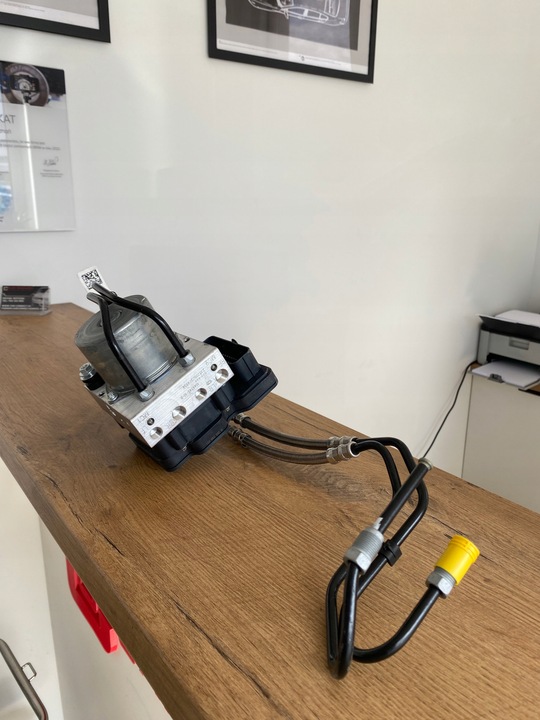 фото №1, Tesla модель 3 - насос тормозная abs 1044745-10-b