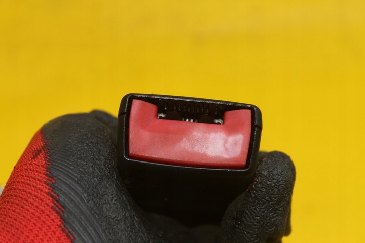 фото №7, Застёжка ремня правые перед passat b5 fl 3b0858472j