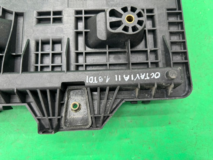 фото №10, Основание корпус акумулятора 1k0915333c skoda octavia ii 2 04-