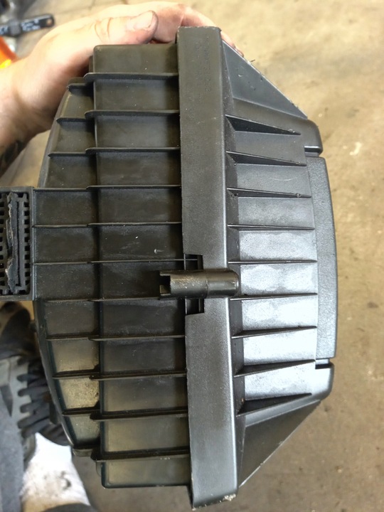 фото №11, Корпус фільтра повітря renault master 2.5 d 8200531212 8200679824