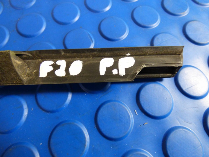 фото №4, Bmw 1 f20 планка накладка уплотнитель стекла правая перед