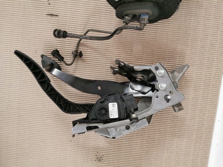 фото №5, Ford b-max 1.0 ecoboost 2012-17r. - педали комплект