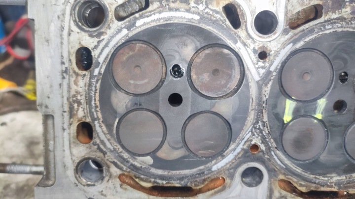 фото №7, Головка двигуна fiat doblo 500x 1.5 mjet 55267277 тріщини між клапанами