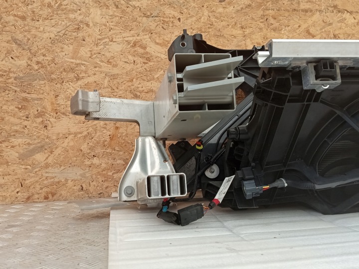 фото №16, Tesla oem номер 1643521-99-c y передня панель радіатор вентилятор