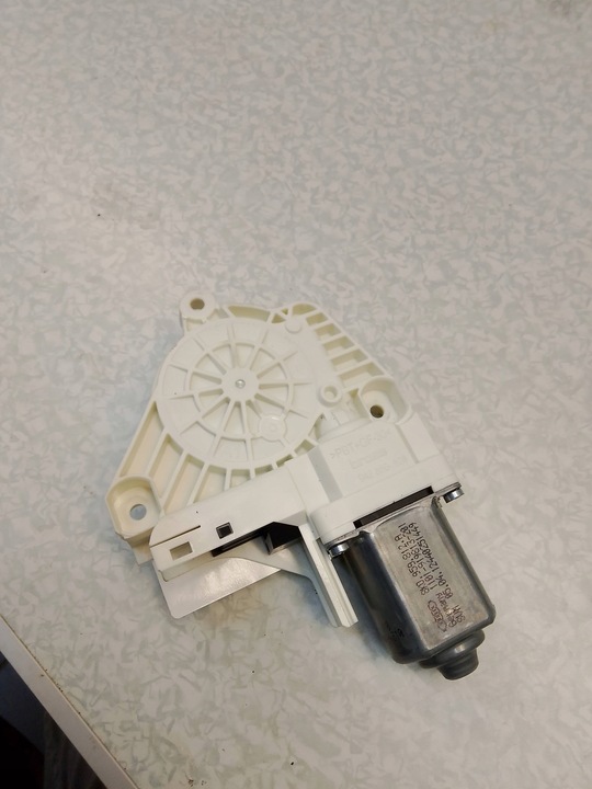 фото №16, Моторчик стёкла правый зад audi a6 c7 8k0959812a