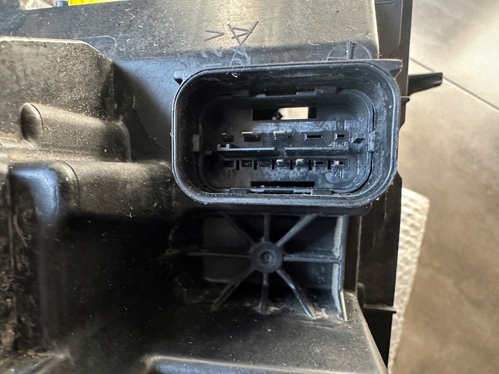 фото №16, Bmw 5 g30 g31 f90 фара лампа ліва англієць 8499113-01