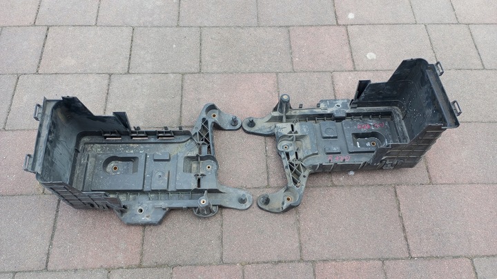 фото №1, Основание акумулятора--- vw audi skoda 1k0915333c