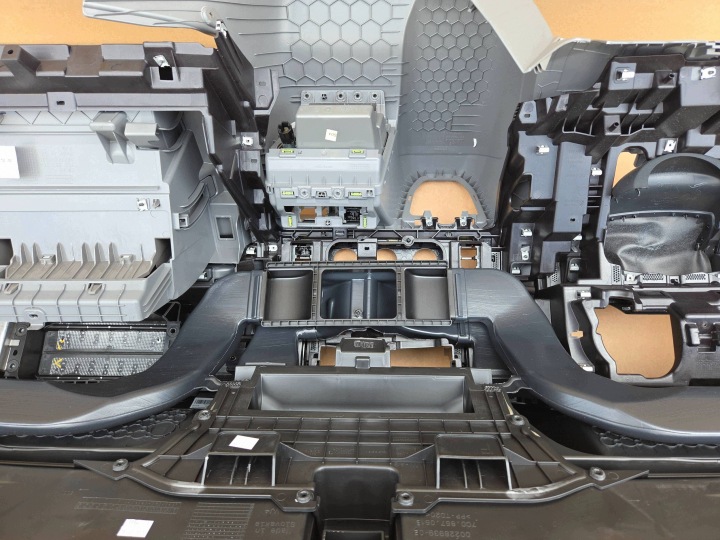 фото №11, 7c0857051b торпедо роздавальна перед капот vw crafter uk