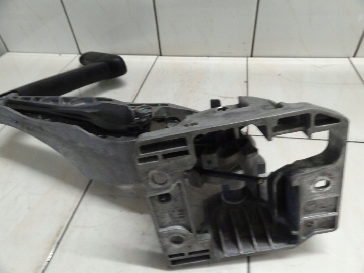 фото №6, Ford focus mk3 2012 1.0 eb ручник  тормоза ручного bv612780ea3zhe
