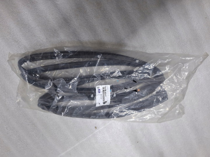 фото №4, Hyundai i40 ii прокладка двері праві перед 82130-3z000 нова