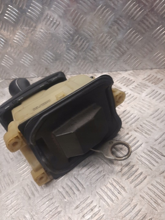 фото №6, Mercedes w207 вибірник домкрат ручка a2042678124