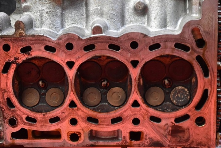 фото №8, Головка двигателя peugeot 107 1.0 12v 68 km 05-08