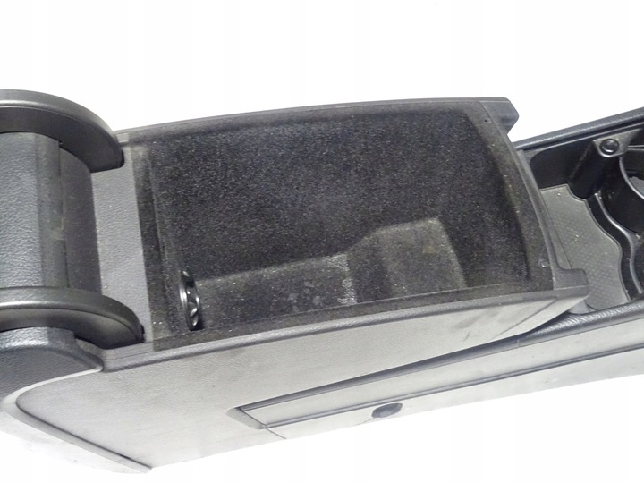 фото №10, Подлокотник туннель средний решётки воздуховод зад vw passat b6 3c0 3c0863319l