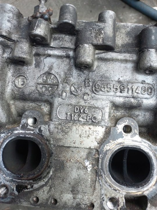 фото №8, Кришка клапанів головка 9655911480 ford citroen peugeot 1.6 hdi 9644994680