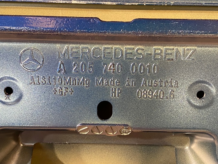 фото №13, Mercedes-benz оригинальный номер a2057400010 крышка задняя багажника