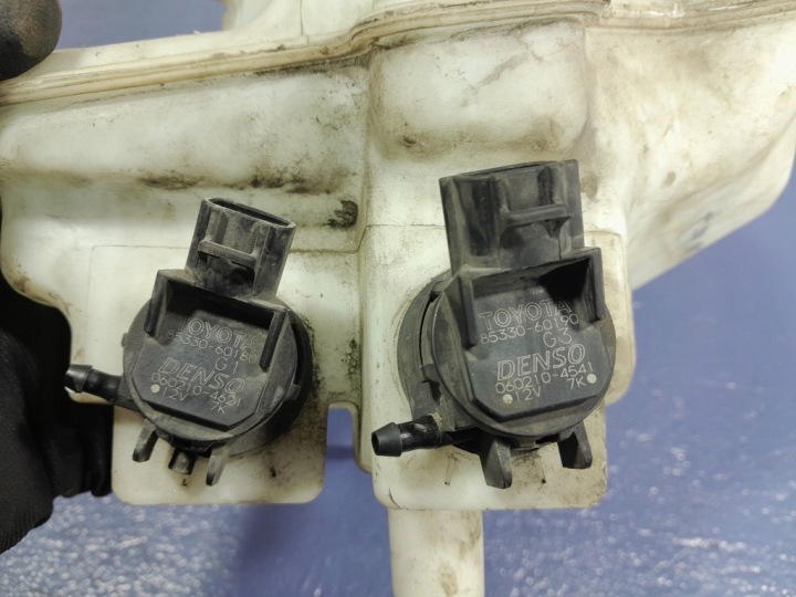 фото №5, Toyota prius ii 03- бачок помпа склоомивача 060851-145