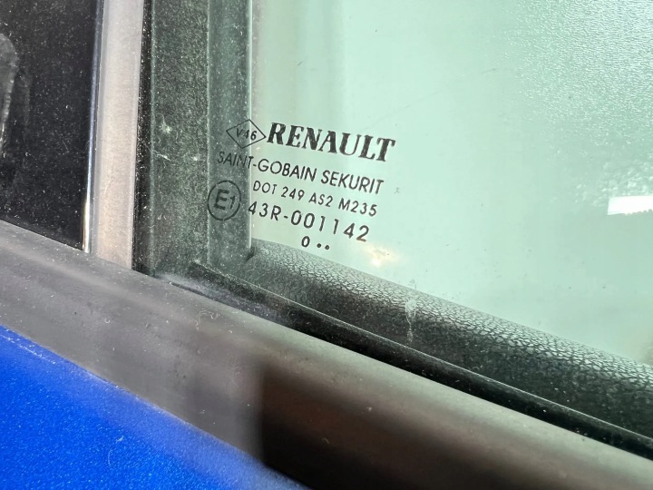 фото №8, Renault megane iii hb 5d двері праві передні перед обшивка дверей